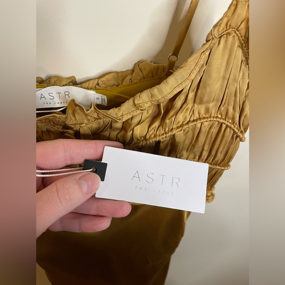 NWT ASTR The Label Zola Smocked Midi Dress in Antique Gold - Picture 3 of 12